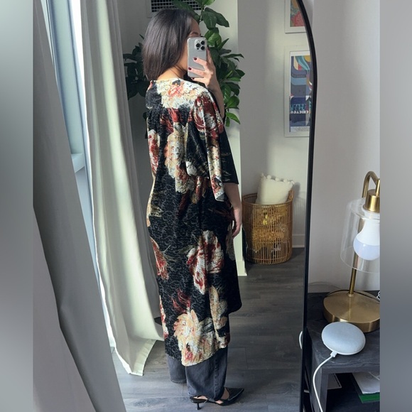 Velour Floral Print Duster Cardigan - Picture 3 of 7